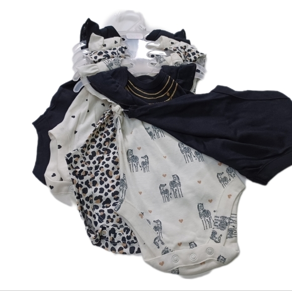 BUNDLE of 5 0-3 months New with tags onesie - Picture 8 of 9